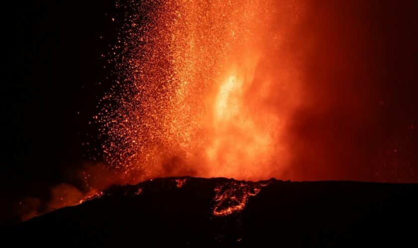 Italie : Les images spectaculaires de l’éruption du volcan Etna